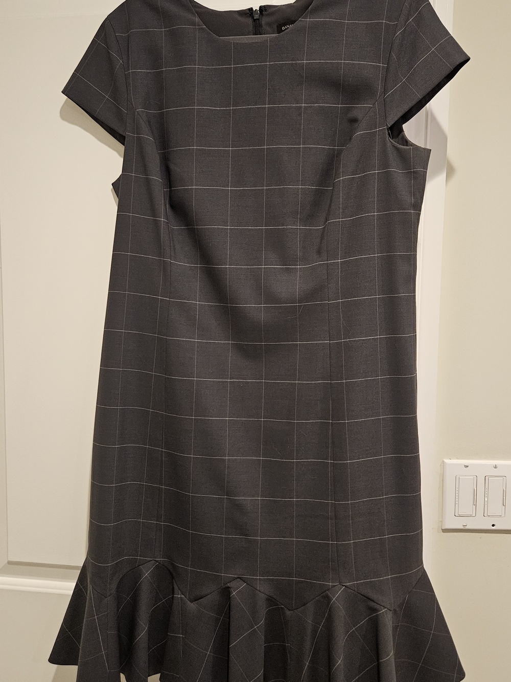 Banana Republic Gray Windowpane Midi Dress with Ruffle Hem, Size 14, 95% Wool